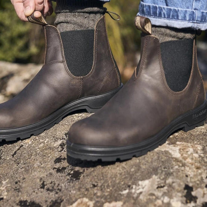 Blundstone 2340 reich vinatge brown boots on a mane standing on a rock showing the front pull tab.,
9315891562553,
9315891562577,
9315891562591,
9315891562614,
9315891562638,
9315891555692,
9315891562669,
9315891562683,
9315891562690