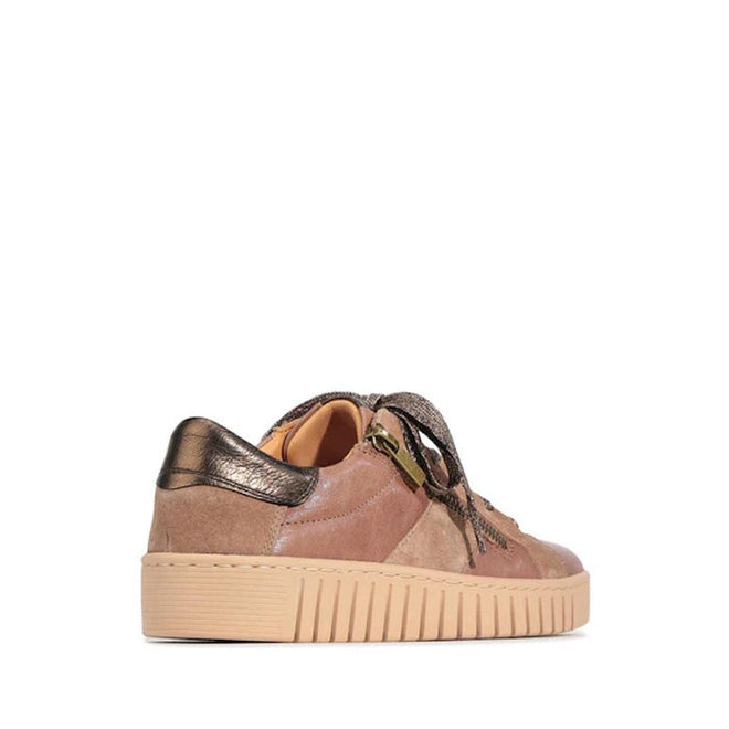The EOS Tinah Oak Light Brown Leather Trainer features a mixed-material upper in brown and tan, metallic heel accent, thick beige sole, decorative side zipper, and wide textured laces, shown rear-side on a white background., 51475, 9321190042177, 9321190042184, 9321190042191, 9321190042207, 9321190042214, 9321190042221
