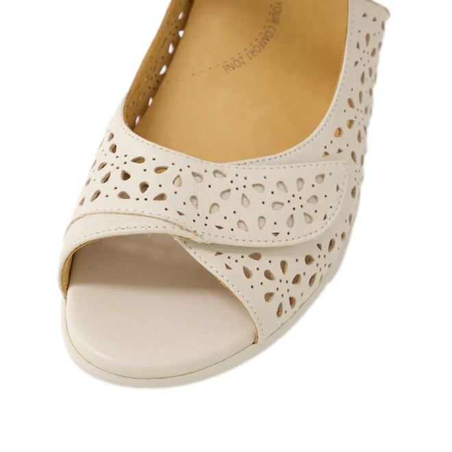 Ziera Daffodil W  Womens Almond Off White Leather Sandal  Shoe