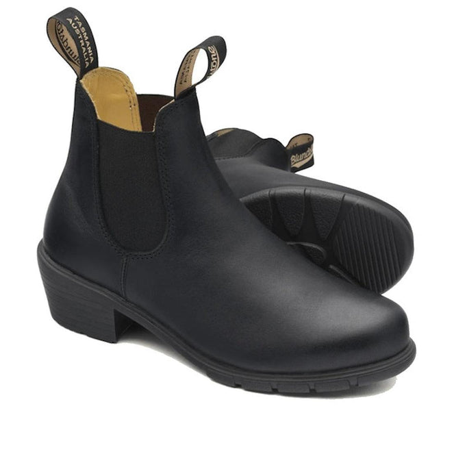 Blundstone Womens 1671 Low Heeled Black Ankle Chelsea Boots feature black leather, elastic side panels, branded pull tabs, and low block heels, displayed against a white background.