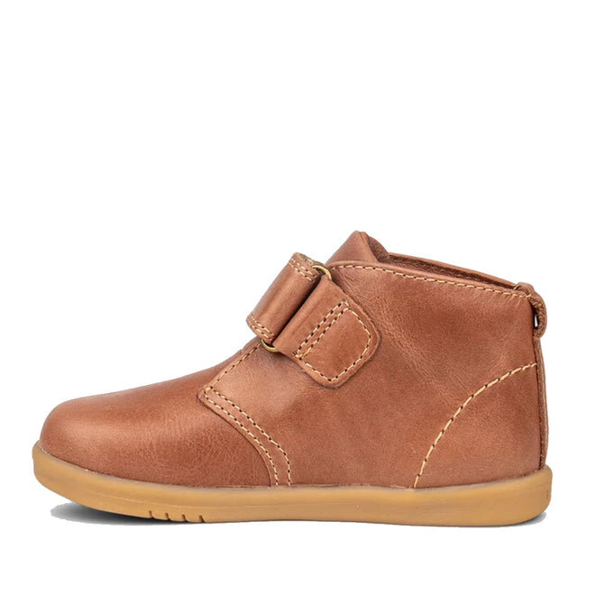  The inner foot vire of the Bobux Iwalk Desert Boot Caramel 625207A is a kids’ shoe featuring a tan leather upper, wide easy-open strap, padded collar, and low ankle design inspired by classic desert boots. Available in Caramel (tan) and Midnight (blue) and Navy., 9420062056387, 9420062056394, 9420062056400, 9420062056417, 9420062056424
