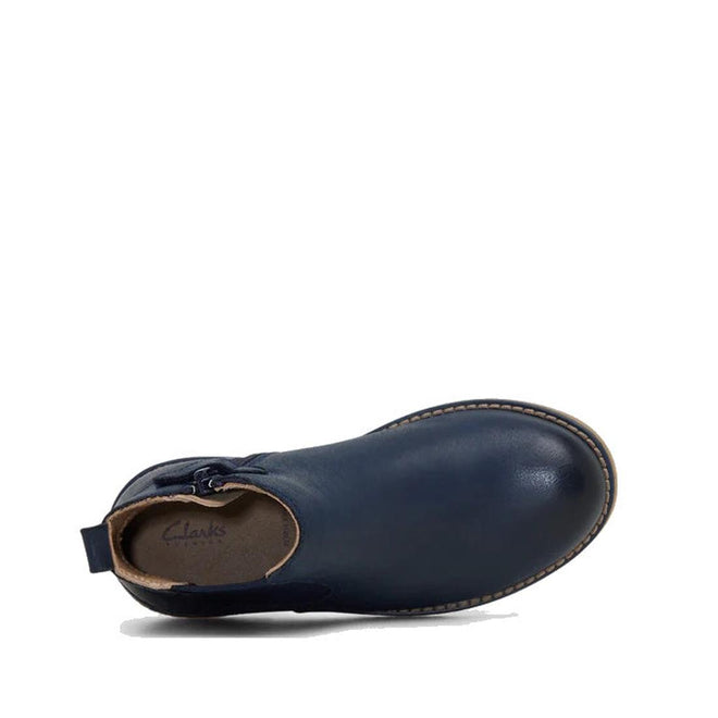 Top view of the Clarks Kids Chelsea II Youths Leather Boot in navy leather, featuring a side zipper, tan stitching around the sole, and branded insole. The boot stands out against a white background., 9336078964427, 9336078964434, 9336078964441, 9336078964458, 9336078964465, 9336078964472, 9336078964489, 9336078964496, 9336078964502, 9336078964519, 44021, 44022