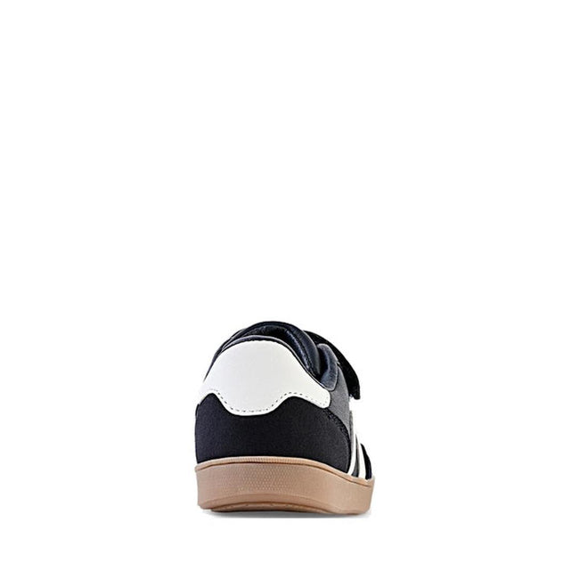 Navy and white sneaker heel view Clarks Jasper for toddlers with a brown sole on a white background.,
9336078583031,
9336078583055,
9336078583079,
9336078583093,
9336078583116,
9336078583130,
9336078583154,
9336078583178,
9336078583192,