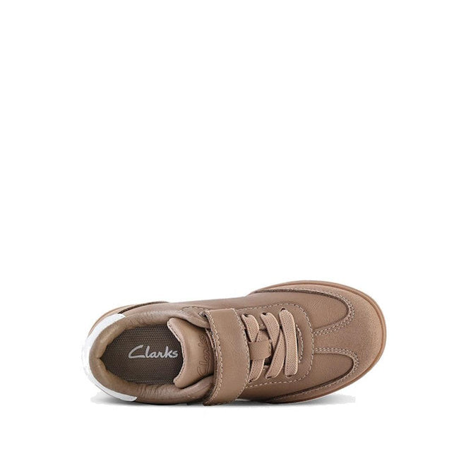 Clarks Jasper top down view Brown sneaker with white sole on a white background.,
9336078583475,
9336078583499,
9336078583512,
9336078583536,
9336078583550,
9336078583574,
9336078583598,
9336078583611,
9336078583635,
9336078583659,
9336078583673,