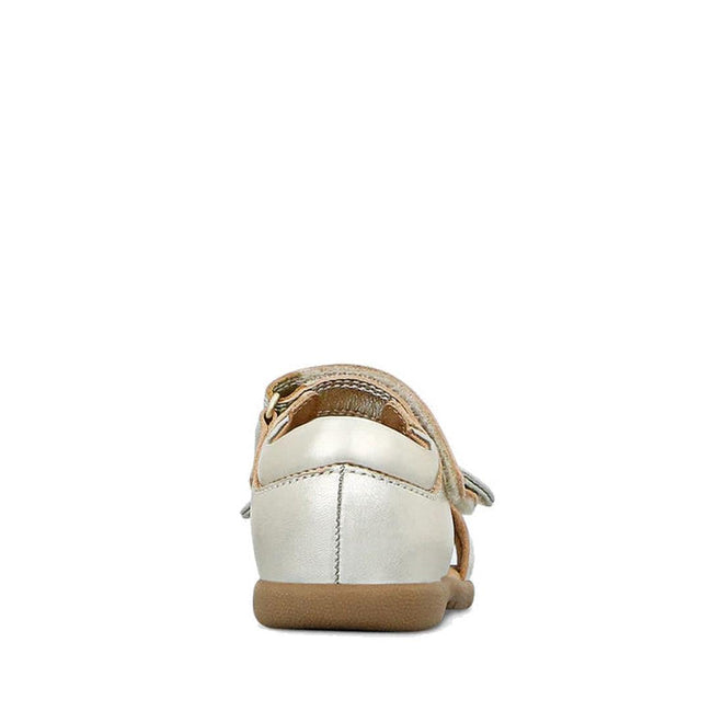A rear close-up of the Clarks Samara Toddlers Gold Leather Sandal in D Narrow Width, featuring a soft brown sole and strap, designed for girls, displayed against a white background., 40541, 9336078235183, 9336078235220, 9336078235268, 9336078235305, 40546, 40547, 40548, 40549, 40532, 9336078234926, 9336078234940, 9336078234964, 9336078234988, 9336078235008, 9336078235022, 9336078235046, 9336078235060