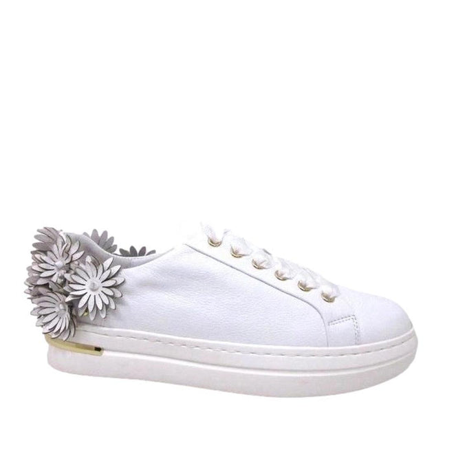 The Django & Juliette Westlee White Women's Sneaker features white laces and gray and white floral accents by the heel, finished with a thick modern white sole for a stylish take on casual leather sneakers.