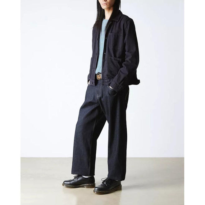 The Dr Martens 3989 wingtip brouge shoe on a models feet showing the outerside right foot and inner side left foot.,
883985987371,
883985987388,
883985987395,
883985987425,