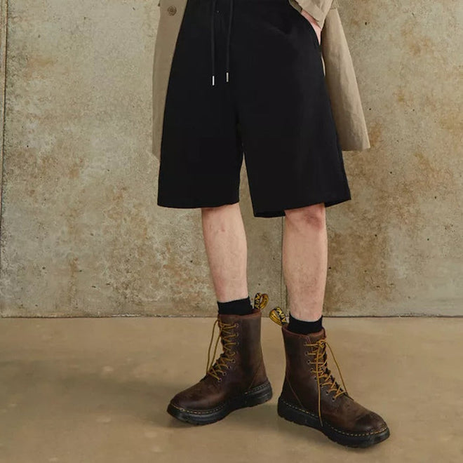Dr Marten crewson flat soled brown leather on a mans feet showing his legs wearing black shorts standing in a slight pliea postison so the iinner foot veiw of both feet can be seen as well as the pull tabs on the back of the leg.,
190665608861,
190665608878,
190665608885,
190665608908,
190665608915,
190665608922,
190665608946,