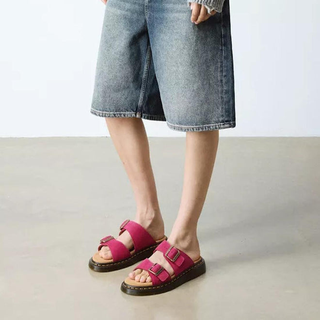 Person wearing pink sandals with a neutral background,
190665742695,
190665742701,
190665742718,
190665742732,
190665742749,