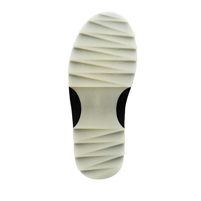 Close-up of the chunky sole of a EMU outback Sharky Scuff Mule shoe sole with a white background.,
9330071973073,
9330071973080,
9330071973097,, 45243, 9330071973073, 9330071973080, 9330071973097, 45247, 45248