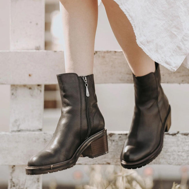 EMU Zeil Leather Calf  Block Heeled Boot Black WATERPROOF