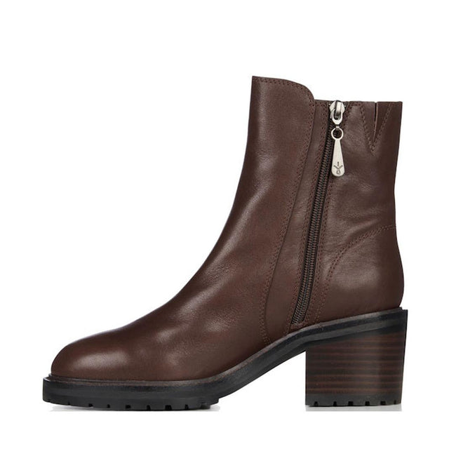The right foot inner side view of the EMU Zeil brown leather ankle boot shwoing the zip entery with the EMI logo metal zip pull piece.,
9330071964217,
9330071964224,
9330071964231,
9330071964248,
