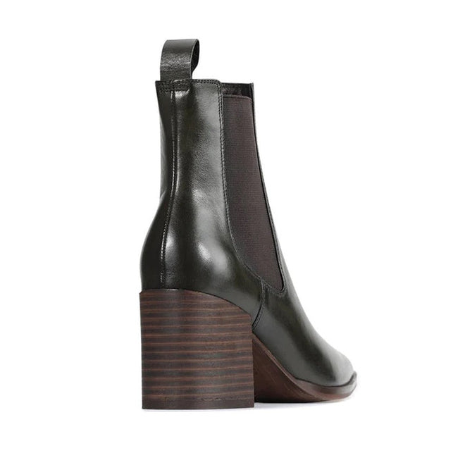 30570,
30571,
30572,
30573,
30574,
30575,