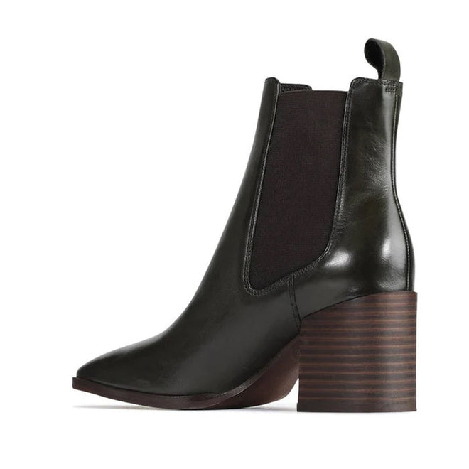 30570,
30571,
30572,
30573,
30574,
30575,