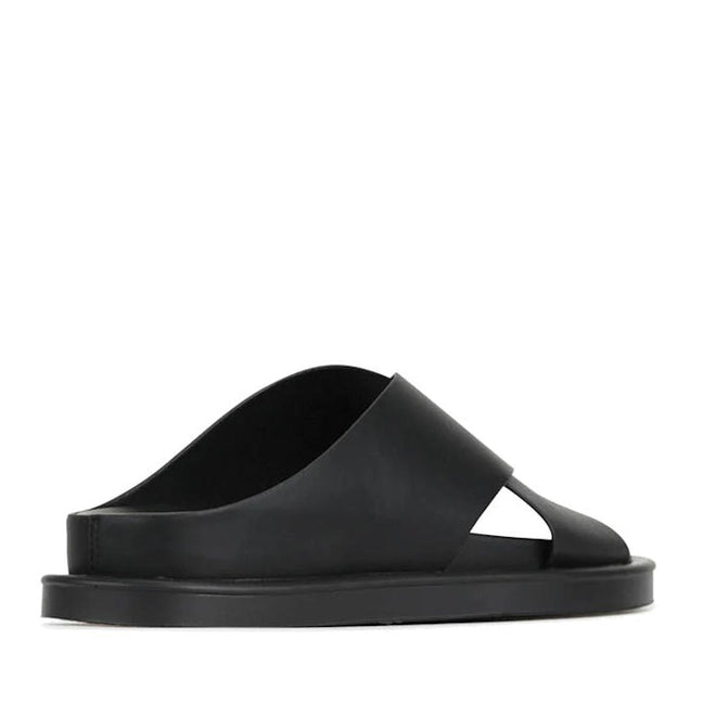 The inner foot and heel view of the Los Cabos Alara Black sandal on a white background. Showing the slight rise in the hight of the heel.
9321191150123,
9321191150130,
9321191150147,
9321191150154,
9321191150161,
9321191150178,
, 9321191150123, 9321191150130, 9321191150147, 9321191150154, 9321191150161, 9321191150178