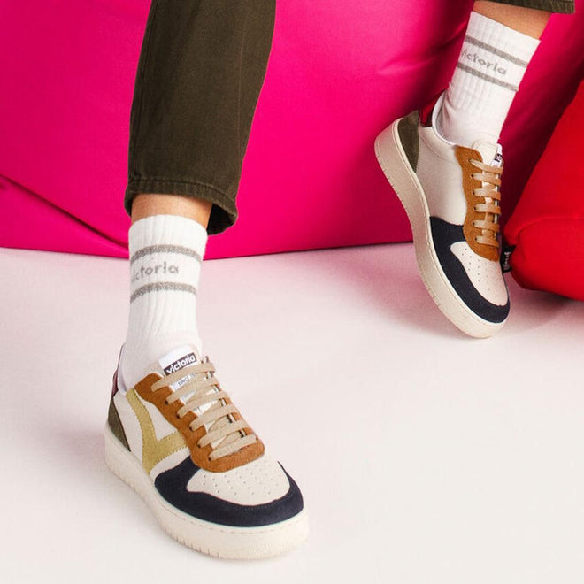 Victoria Madrids white sneakers on models feet.,
8433101144045,
8433101144052,
8433101144069,
8433101144083,